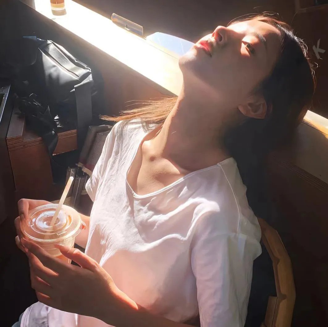 关于莉莉周的一切